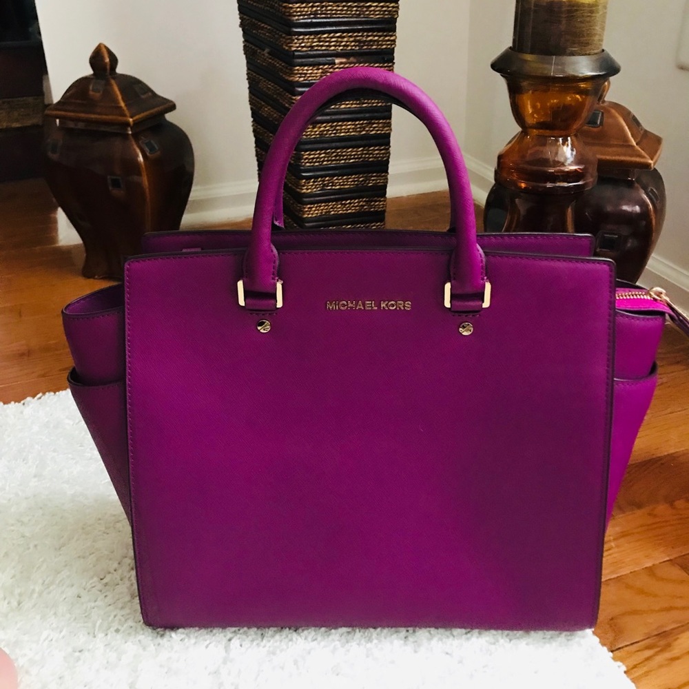 Beautiful Fall color Michael Kors leather bag